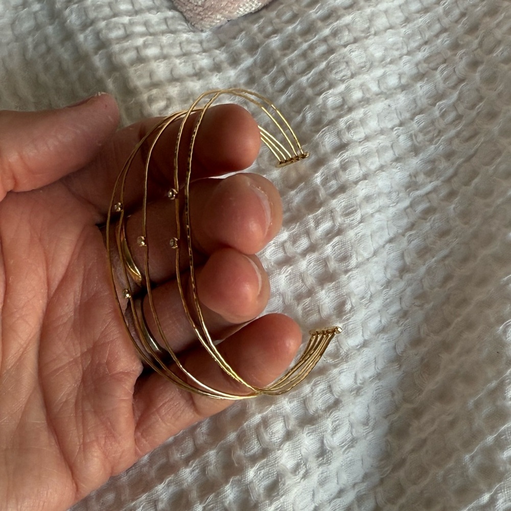 Elegant Gold Bangle Bracelet